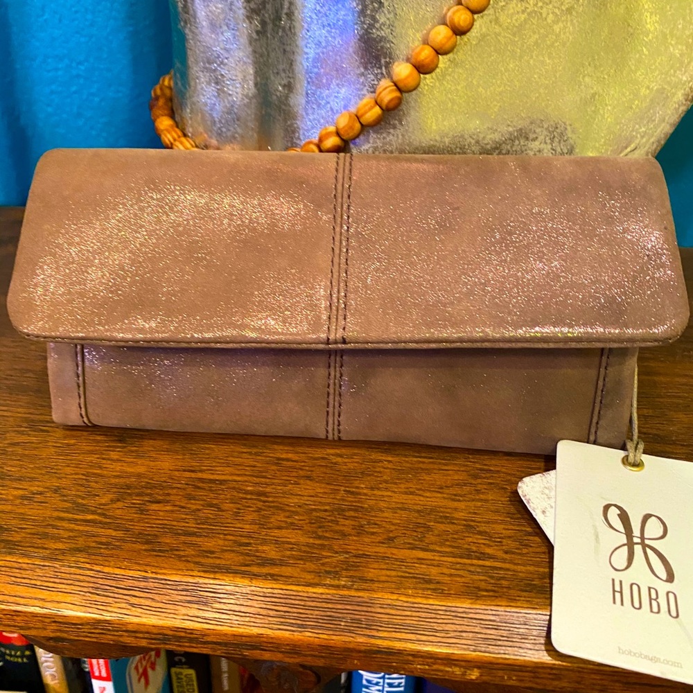 Women’s wristlet wallet